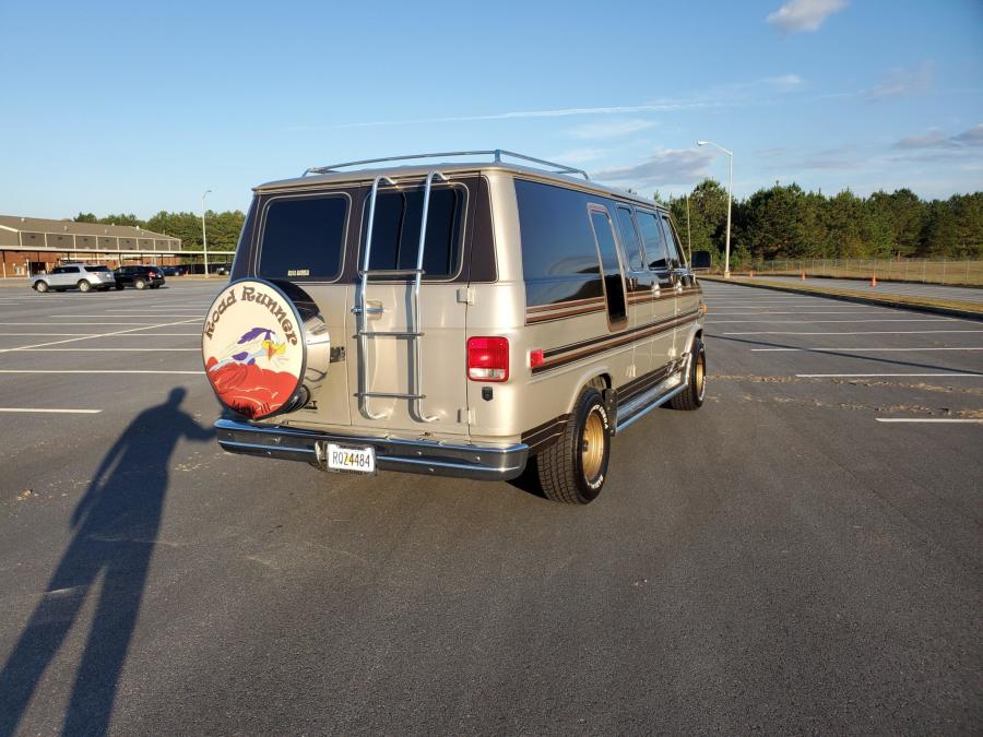  Chevrolet G20 Conversion Van  (CG21305) 1988 года  (фото 24 из 257)